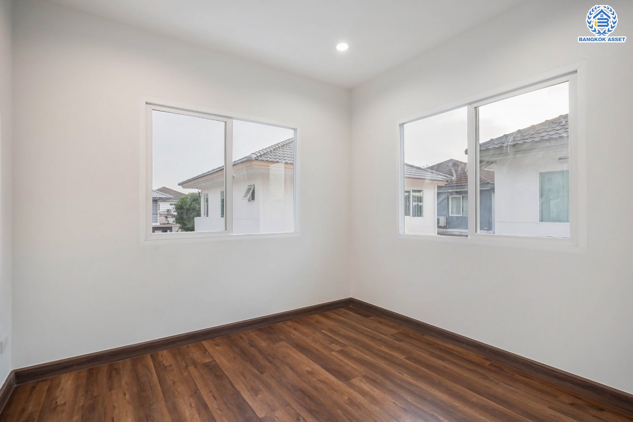 บ้านมือสองตกแต่งใหม่ คุณภาพแบรนด์ LH โครงการ ชัยพฤกษ์ ราชพฤกษ์-แจ้งวัฒนะ เนื้อที่ 50.1 ตร.ว. ฟังก์ชัน 3 ห้องนอน 2 ห้องน้ำ 2 ที่จอดรถ ภายในตกแต่งหรูหรา บนทำเลศักยภาพติดถนนราชพฤกษ์ เชื่อมสู่แจ้งวัฒนะได้อย่างรวดเร็ว ใกล้รถไฟฟ้าสายสีชมพู "ปากเกร็ด" จุดขึ้นทางด่วน "แจ้งวัฒนะ" โรบินสัน ไลฟ์สไตล์ ราชพฤกษ์ และ โลตัส นอร์ธราชพฤกษ์